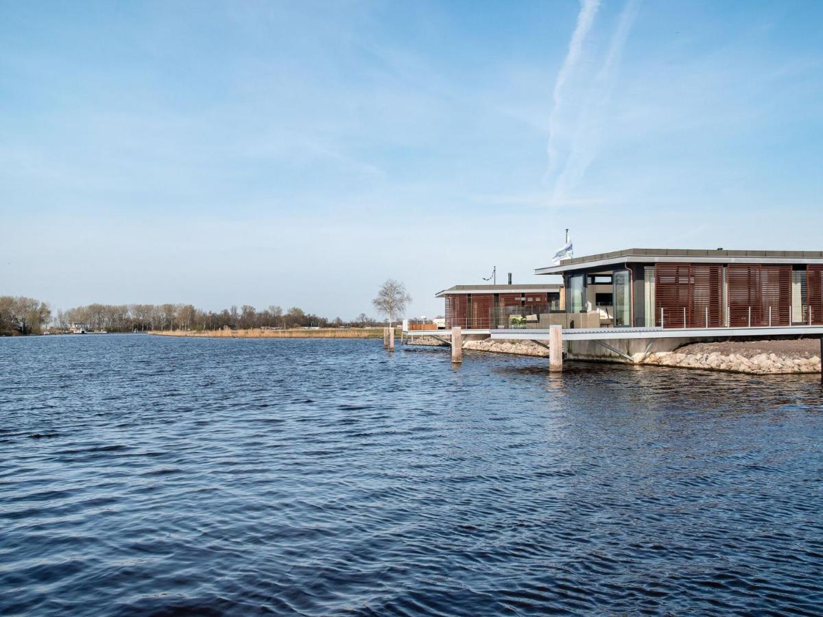 Very Spacious 8-Person Holiday Home In Friesland With Three Bedrooms De Veenhoop Exterior photo